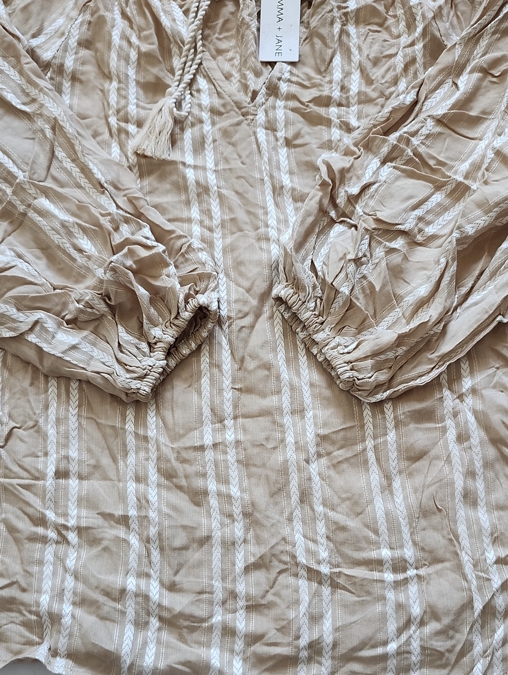 NWT Gemma + Jane Cream/White Stripe Woven Split Neck Top Size Medium - Picture 3 of 8